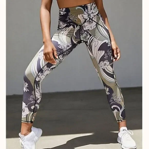 Free People Wave Crush Leggings Black Combo Small Floral - Picture 1 of 6